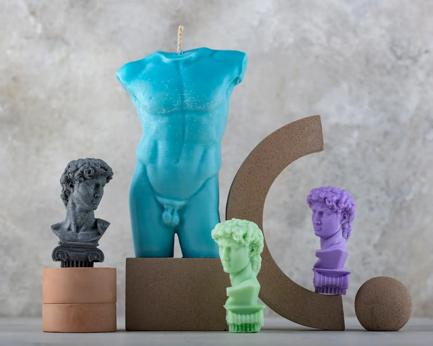 Schöne Schnitzerei einer römischen Figur