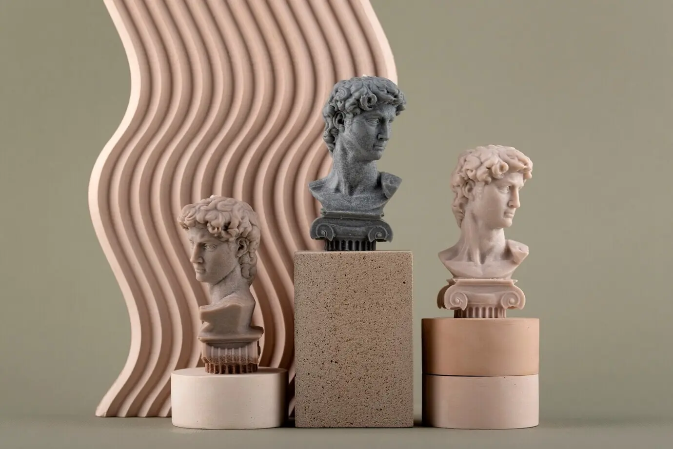 Schöne Schnitzarbeit einer römischen Figur